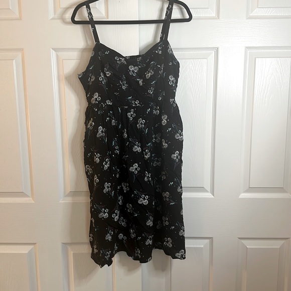 Black Floral Sundress Torrid Size 1 - Picture 1 of 5